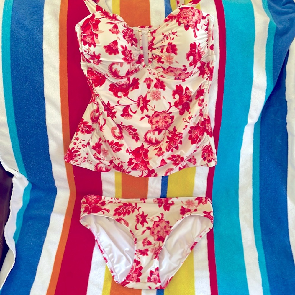 Floral tankini swimsuit